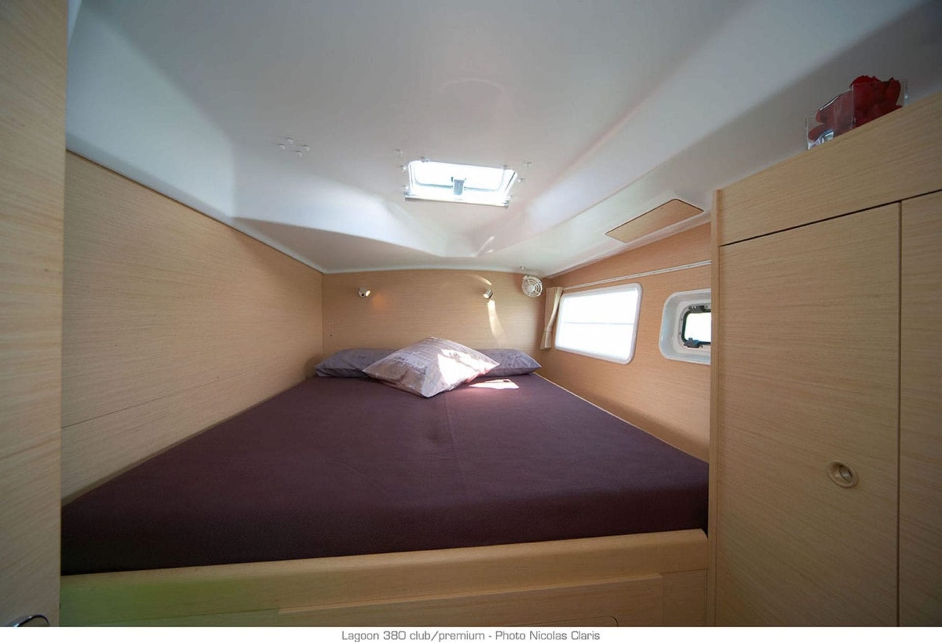 Lagoon 380 photo 11